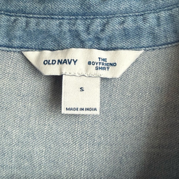 Old Navy Boyfriend Denim Shirt Light Wash Button Down Size Small - Picture 3 of 8